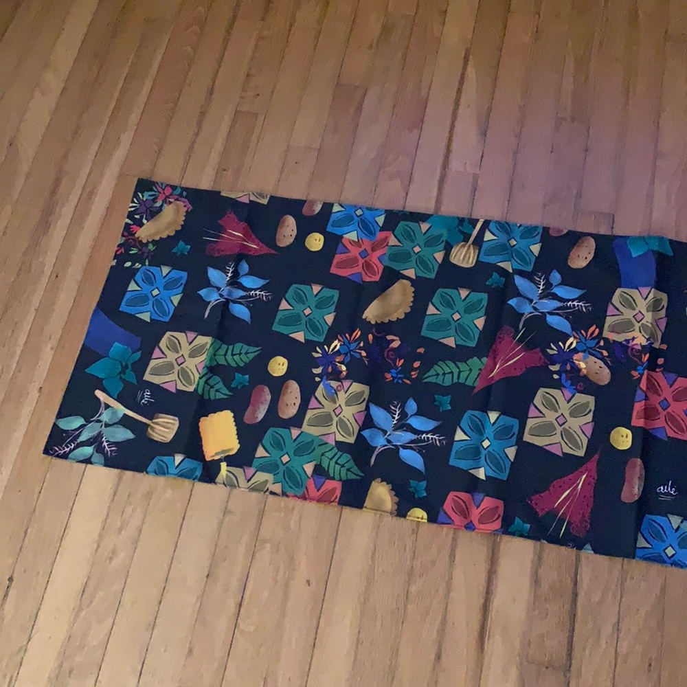 Ailé Tropical Table Runner (Brand New)